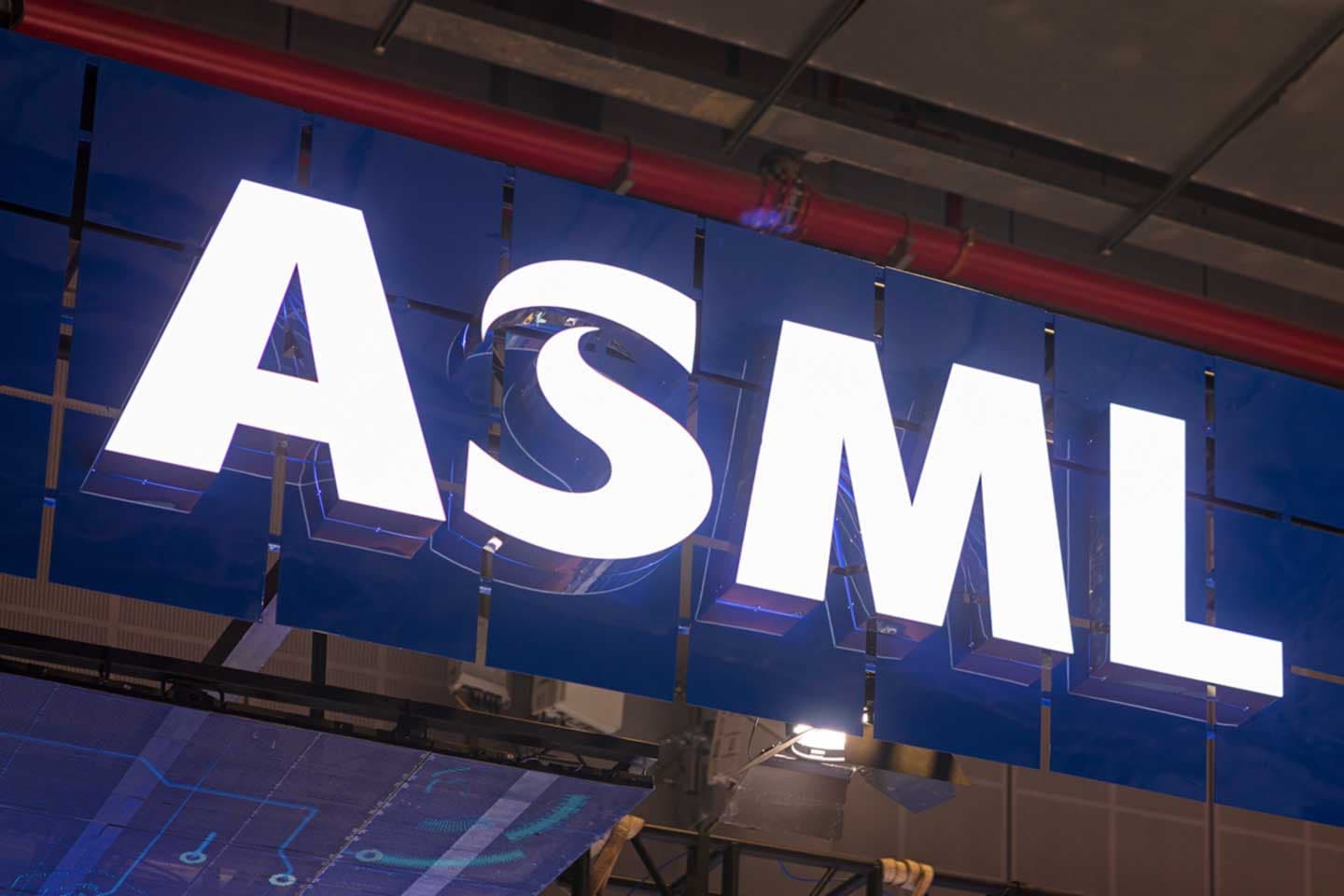ASML 艾司摩爾在做什麼的? 從設備訂單看邏輯晶片與記憶體晶片產能趨勢